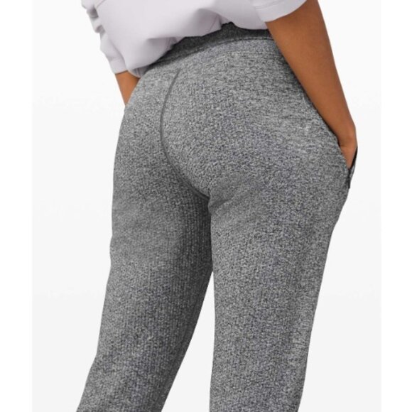 NWT Lululemon Engineered Warmth Jogger, Graphite Grey / White | Size 6 - Picture 10 of 11